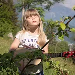 kind met gitaar